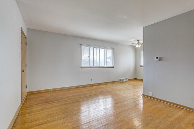 Building Photo - 5335 N Mohawk Ave