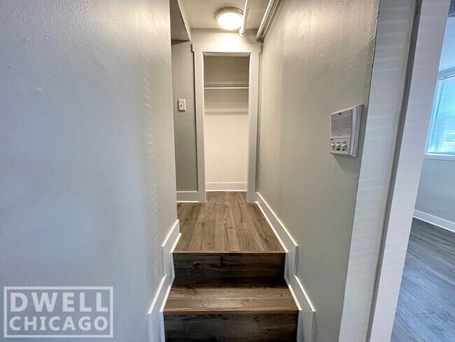 Foto del edificio - 2348 W Addison St