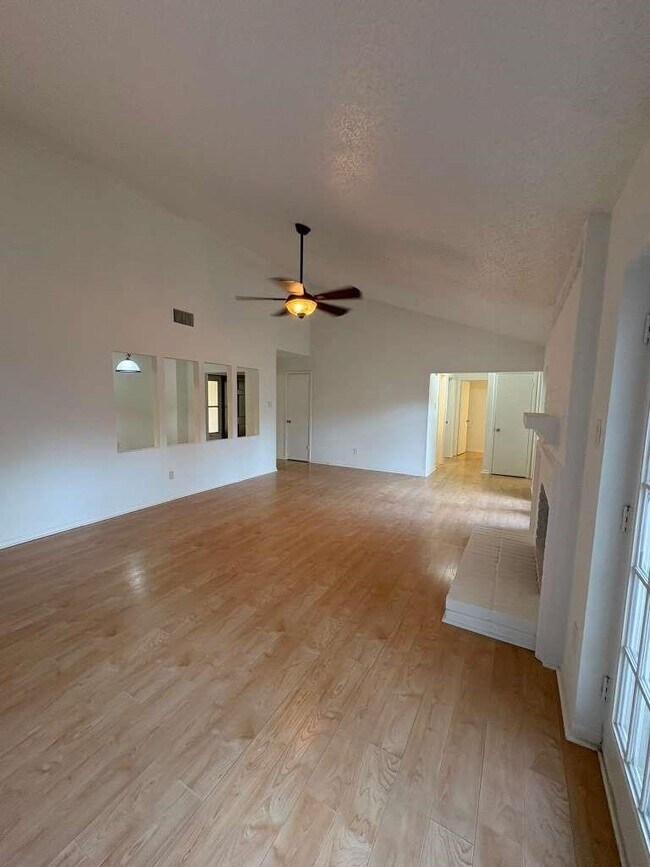 Foto del edificio - 4007 Issacks Way