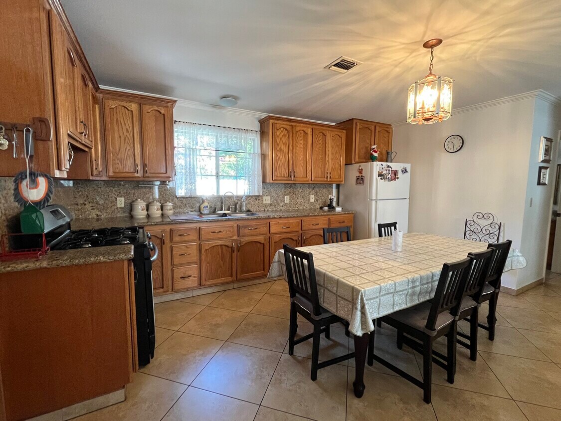 Primary Photo - 140 N Mission Dr