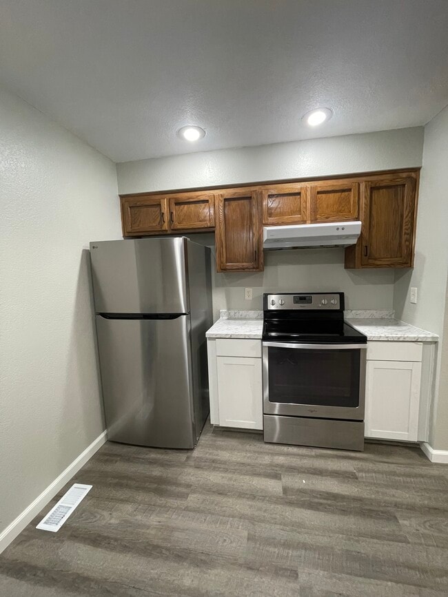 Building Photo - 14210 Beverly Park Rd