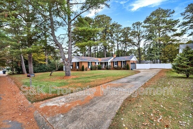 Foto del edificio - 5524 Briarwood Ln