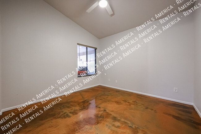 Building Photo - 1243 W Iris Dr