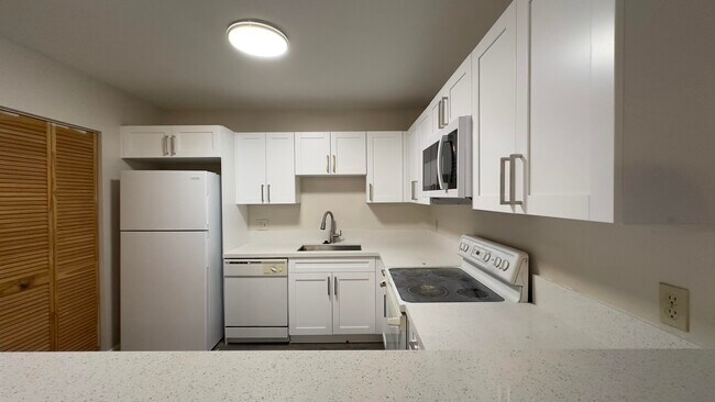 Building Photo - 4765 Sunny Palm Cir