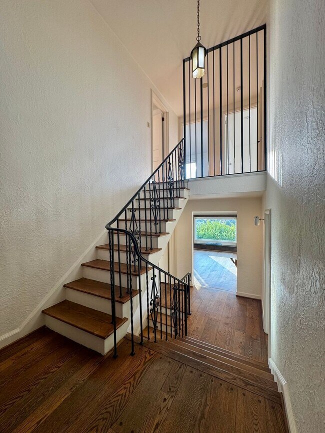 Foto del edificio - Hawthorne Hills Home