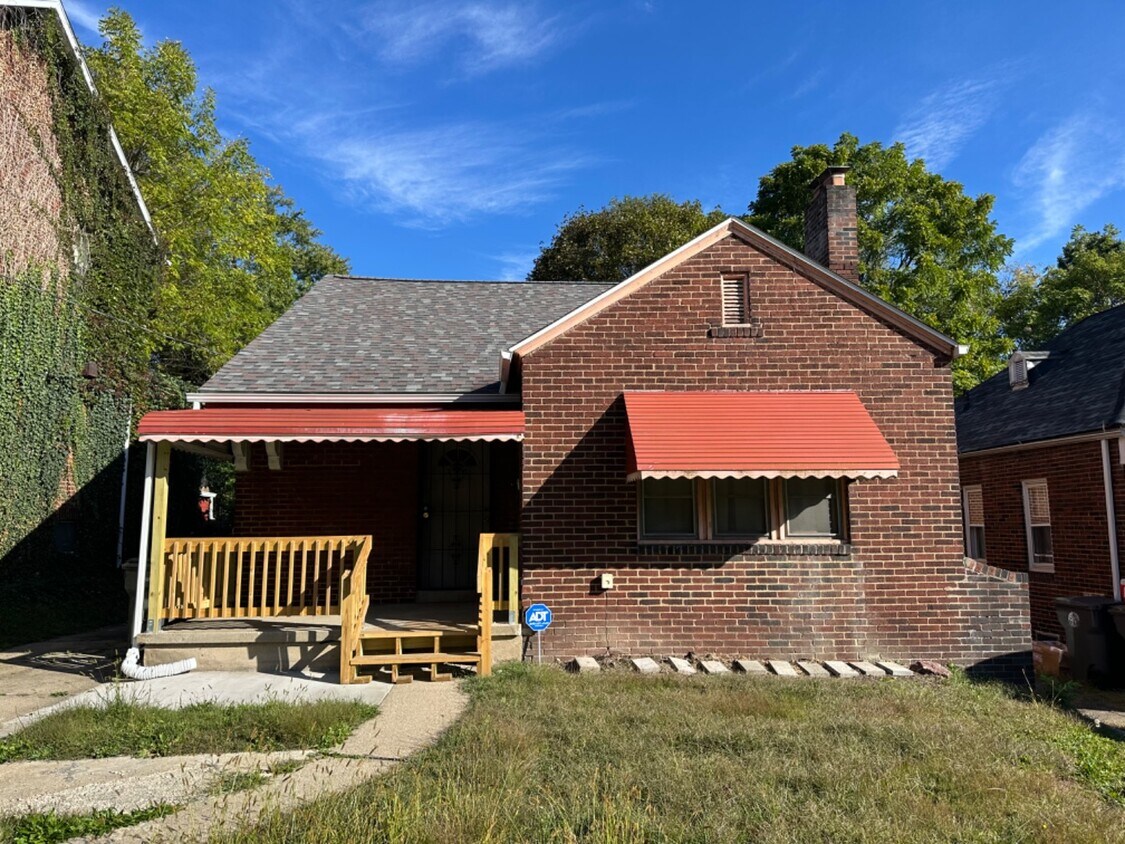 Foto principal - 160 Roslyn Dr