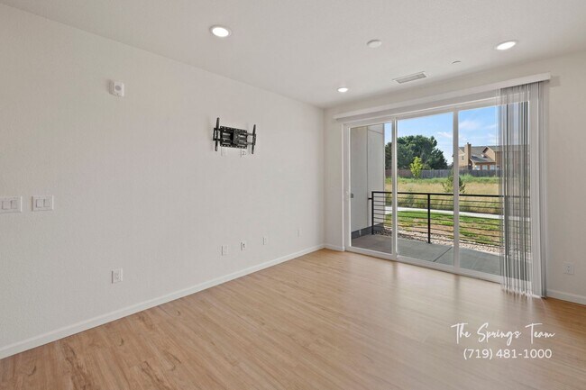 Foto del edificio - MODERN LUXURY 2BD/2BA/2CAR CONDO in Briargate