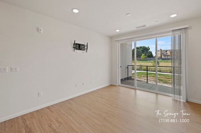 Building Photo - MODERN LUXURY 2BD/2BA/2CAR CONDO in BRIARGATE