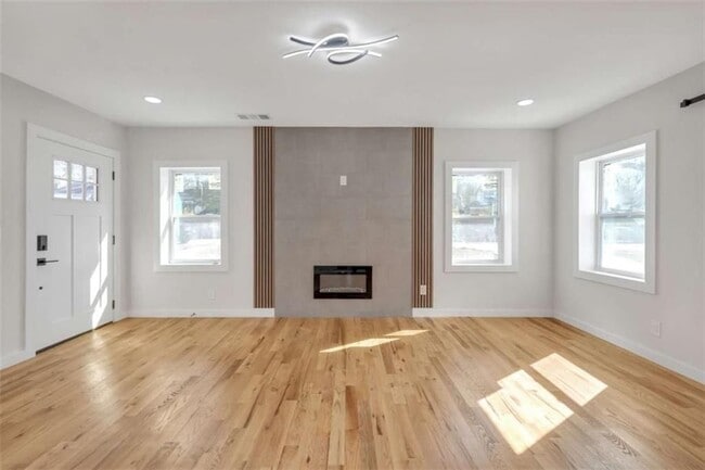 Building Photo - 1427 Lorenzo Dr SW