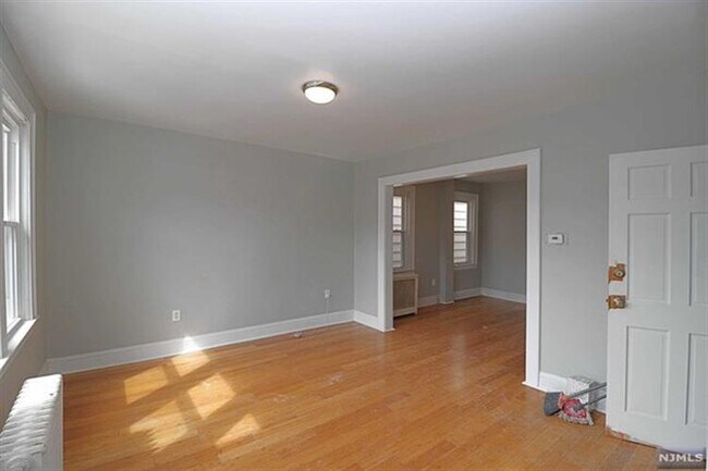 Building Photo - 164 Brighton Ave