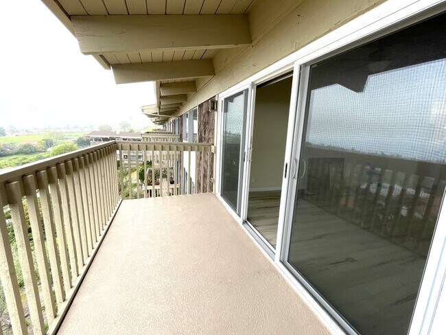 Foto del edificio - Ocean view updated 2 bed, 2 bath  condo in...