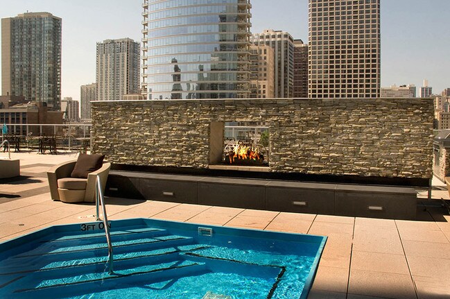 Foto del edificio - 15 W Delaware Pl