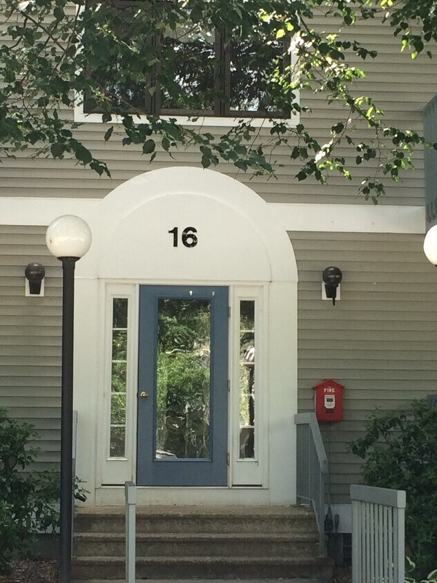 16 Ledgewood Hills Dr Unit 303, Nashua, NH 03062 Condo for Rent in