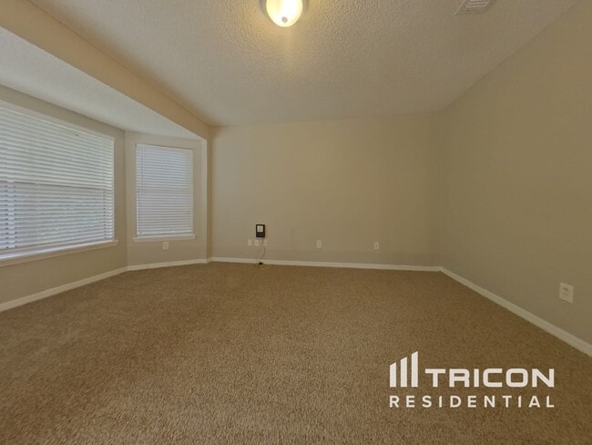 Building Photo - 593 Remington Oak Dr