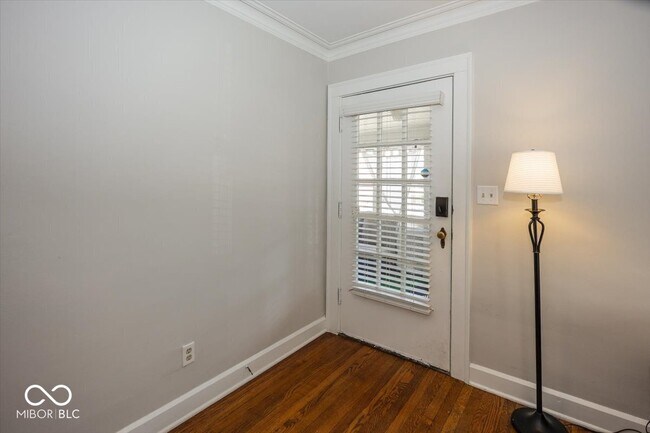 Foto del edificio - 6140 Winthrop Ave