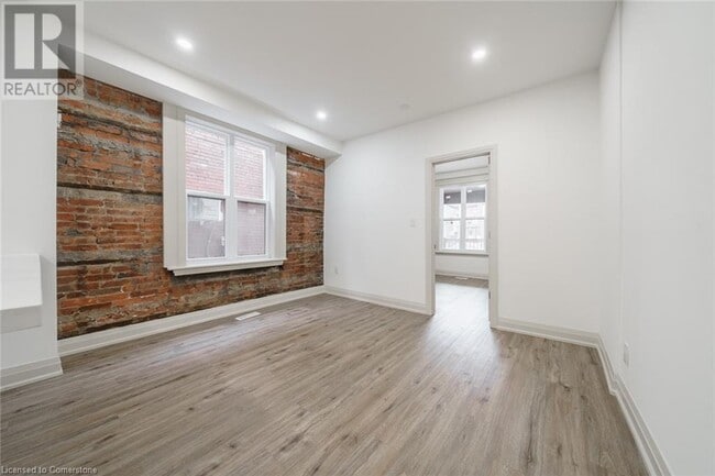 Building Photo - 105 Aikman Ave