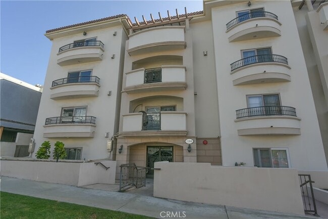 Building Photo - 11848 Kiowa Ave