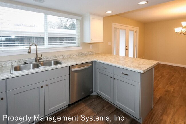 Building Photo - 832 E 3 Fountains Dr