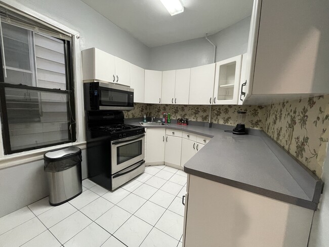 Building Photo - 812 Pavonia Ave