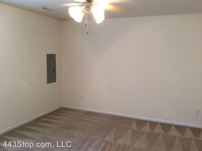 Building Photo - 5505-5507-5507 Volunteer Dr