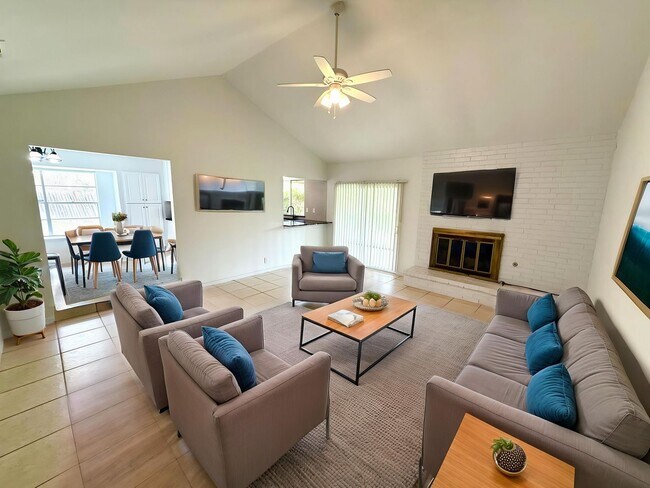 Building Photo - **APPLICATION RECEIVED** AVAILABLE NOW! UN...
