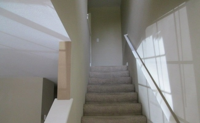 Building Photo - 1Bd/1.5Ba Everett Townhouse