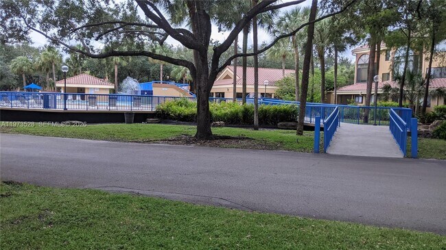 Foto del edificio - 15509 N Miami Lakeway