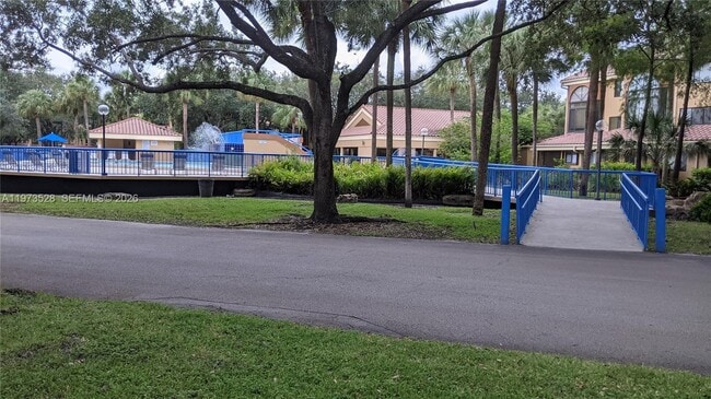 Building Photo - 15509 N Miami Lakeway