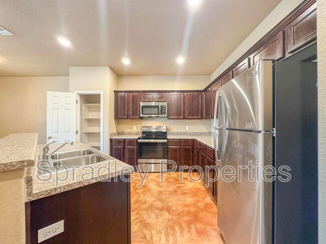 Building Photo - 905 Laila Ln