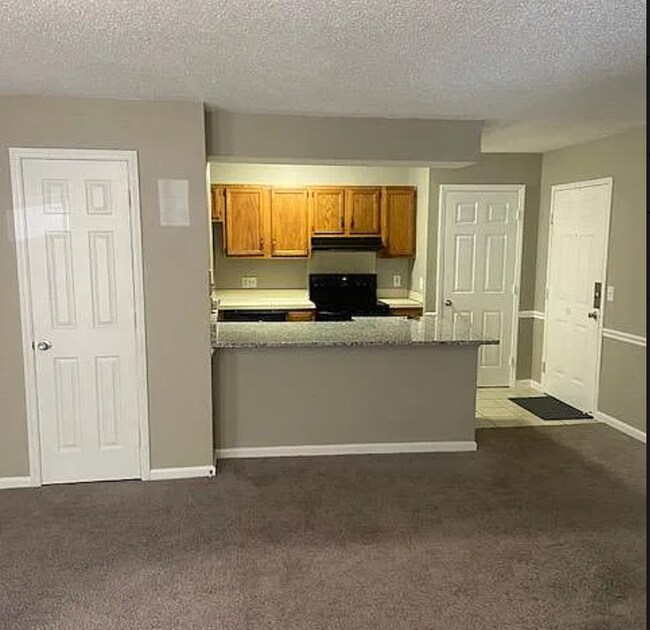 Building Photo - 6260 Rosecroft Dr