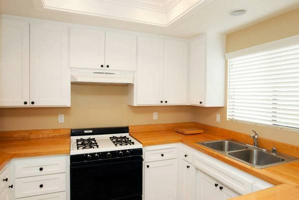 Building Photo - 245 Mesa Dr