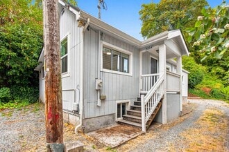 Building Photo - 3014 SW Harbor Ln