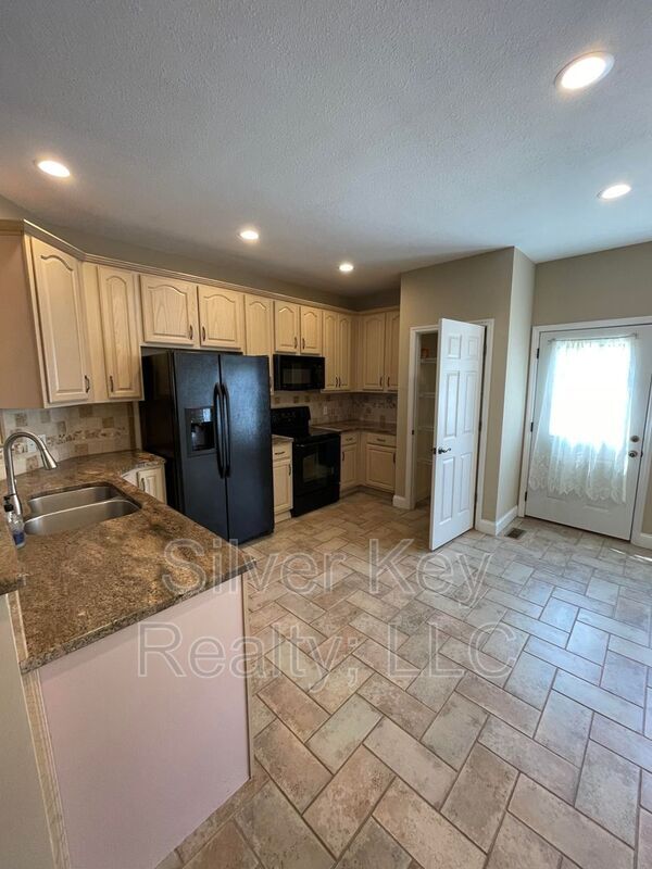 Foto del edificio - 415 Ashbury Cir