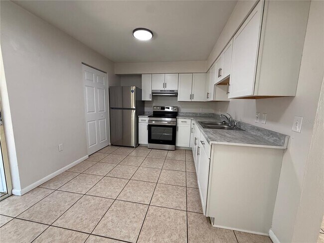 Building Photo - 6104 SW 12 Pl