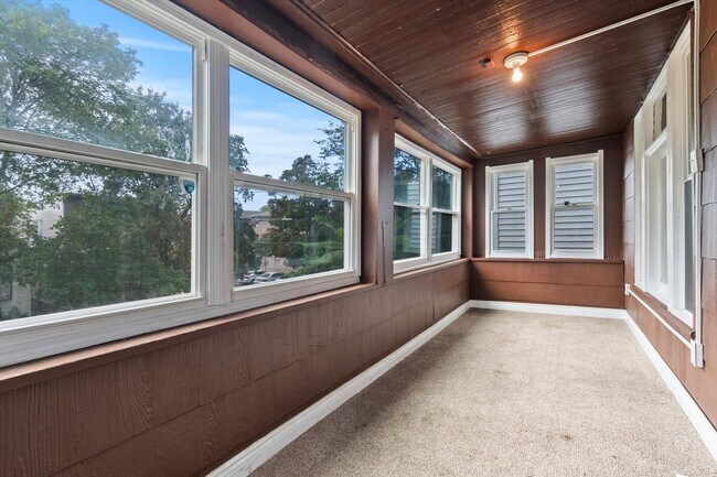 Foto del edificio - 820 E 89th Pl