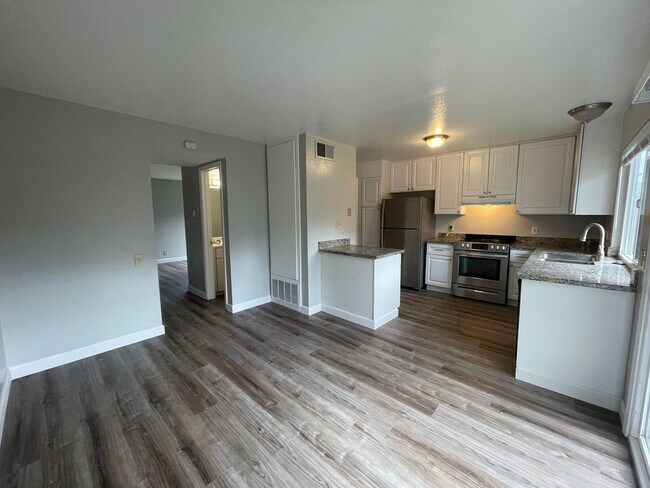 Building Photo - Must see to appreciate 3 bedroom and 1.5 b...