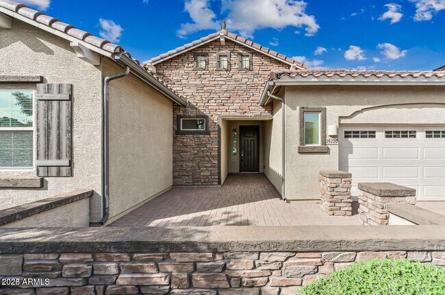 Building Photo - 19250 E Carriage Way