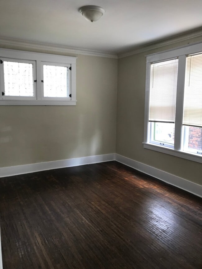 Building Photo - Beautiful 2 Bedroom,1 Bath Home in the Tan...