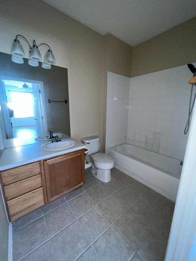 Building Photo - Stunning 3-Bed / 2-Bath Condo in Hunters Creek – Prime Orlando Location