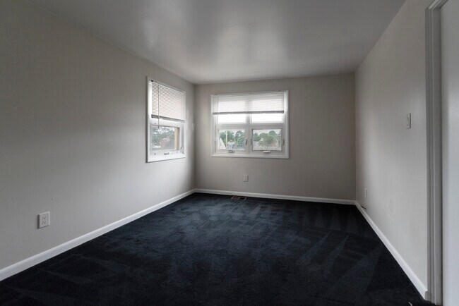 Building Photo - 18 N New St