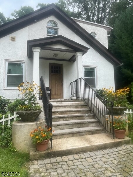 Foto principal - 22 Hillcrest Rd
