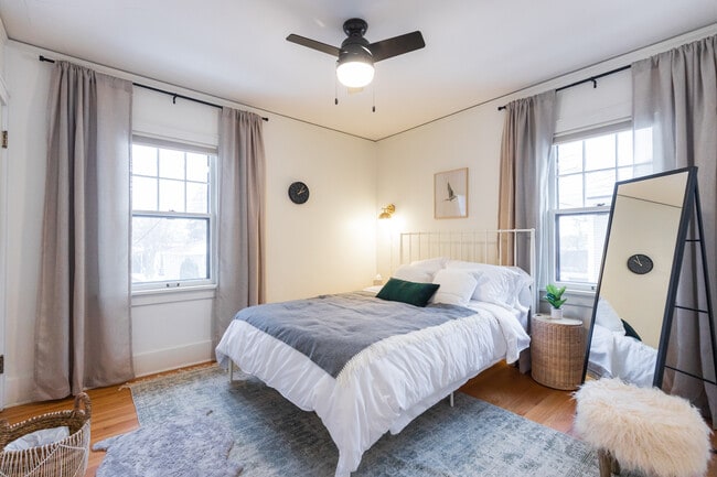 Unit 2, bedroom 2. Unit 1 is similar. - 1215 S Phillips Ave