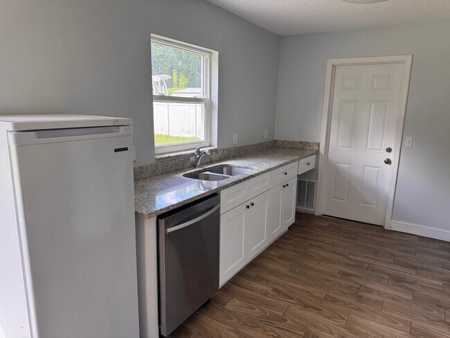 Foto del edificio - 12260 Delaware Woods Ln