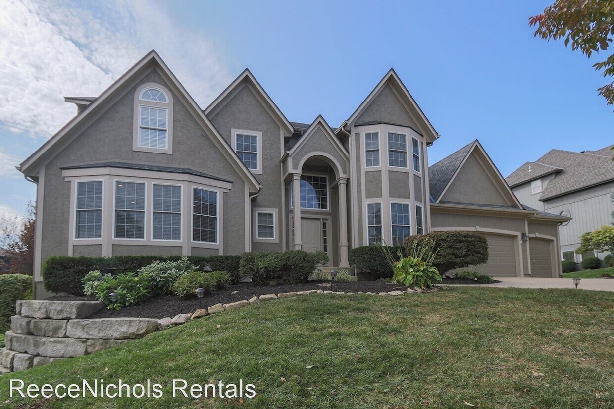 5 br, 3.5 bath House 17411 Penrose Lane House for Rent in Lenexa