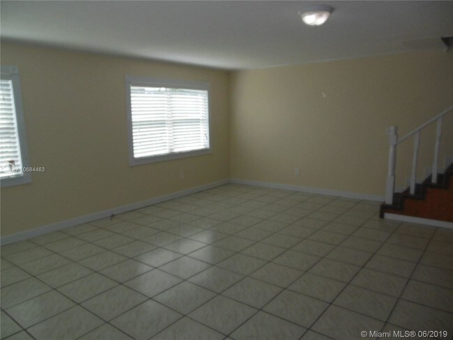 Building Photo - 1350 W 53rd St