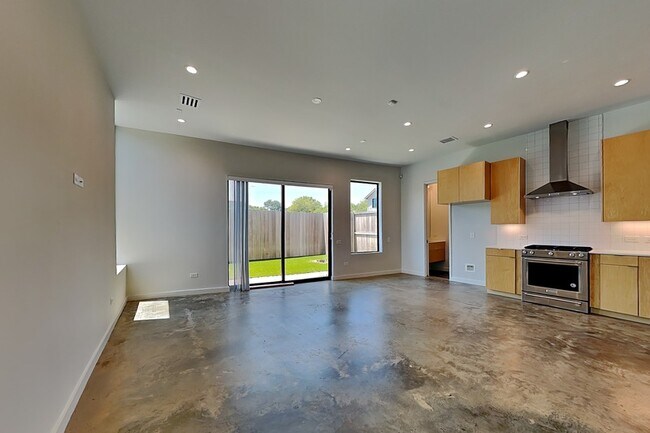 Foto del edificio - 906 Blackland Ct