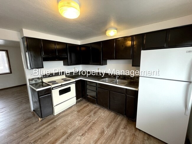 Building Photo - 450 H St