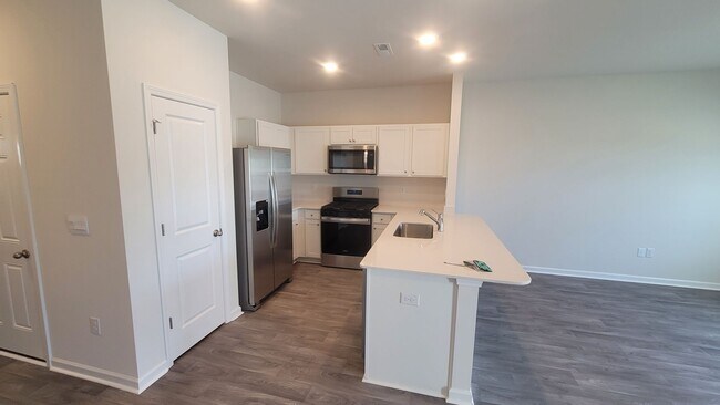 Foto del edificio - Beautiful New Townhome for Military Tenant