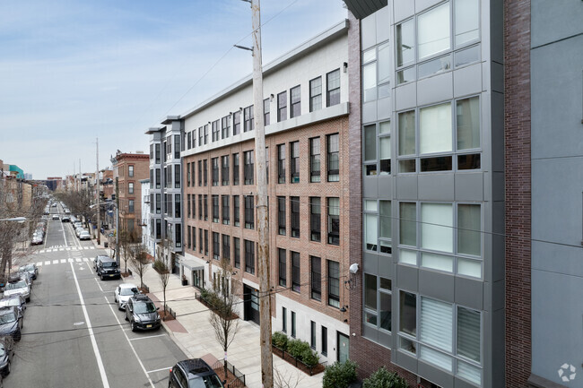 Building Photo - 502 Madison