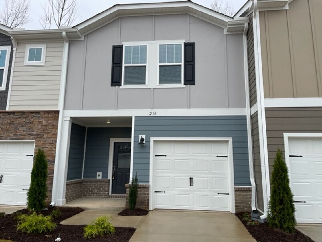 Primary Photo - Like New Townhome in South & Main, Fuquay-...